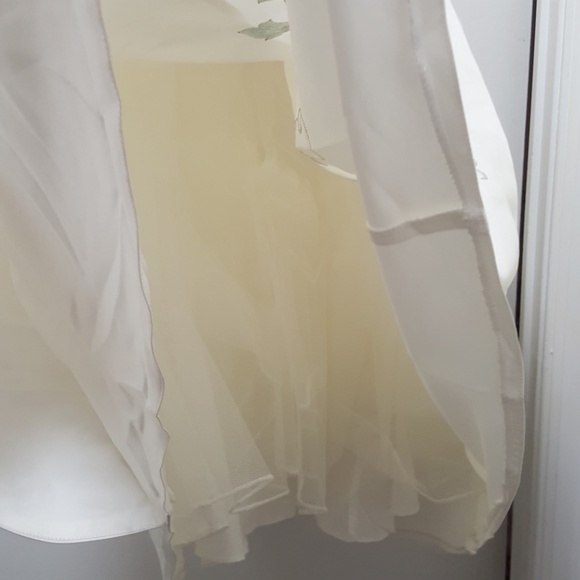 Beautiful Ivory Embroidered Gown NWOT - Picture 7 of 7